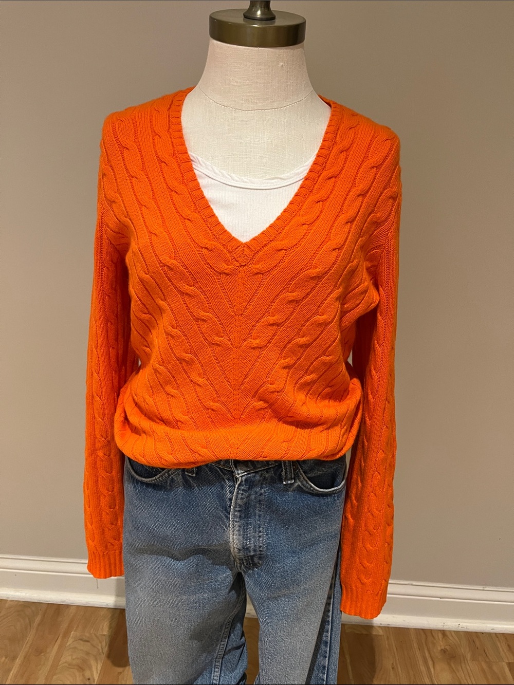 Ralph Lauren slim fit 100% cashmere cableknit V-neck orange sweater size L